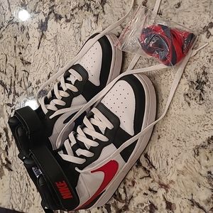 GUC Nike Hitop Basketball Shoes 7y